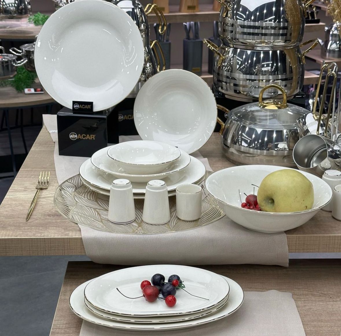 İSTANBUL MODEL GOLD YALDIZLI 12 KİŞİLİK 60 PARÇA YEMEK TAKIMI